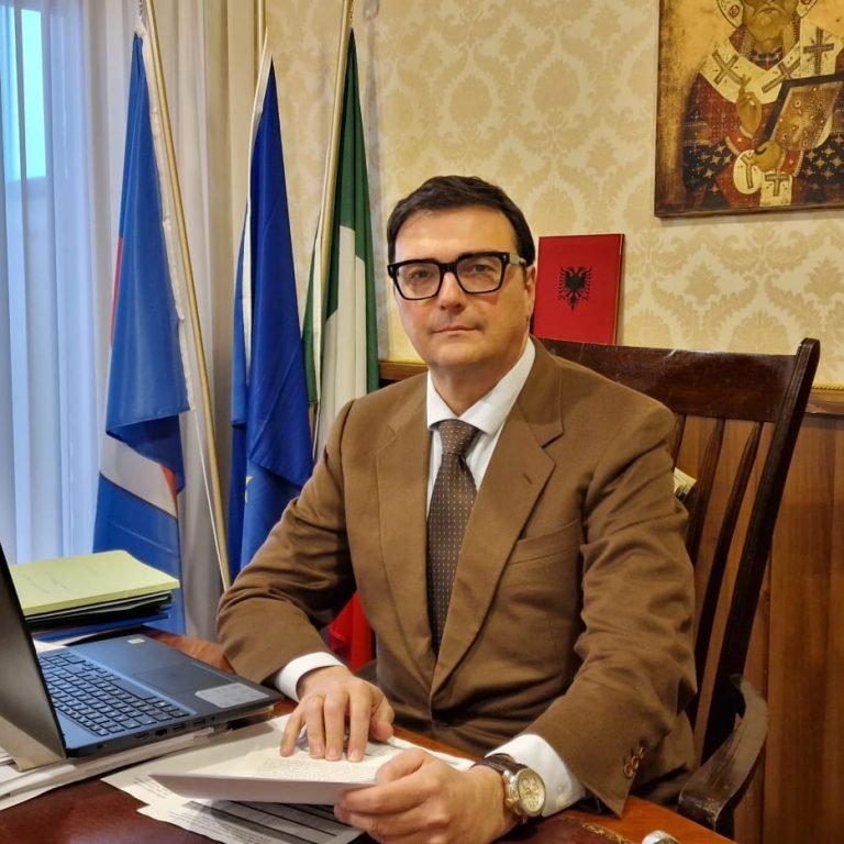 Nicola Troisi ufficio